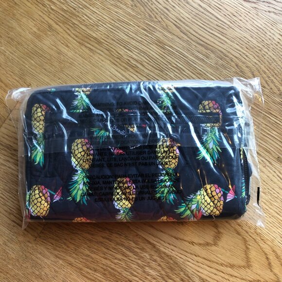 Vera Bradley RFID Turnlock Wallet Toucan Party Pineapple Print NWT - Picture 2 of 4